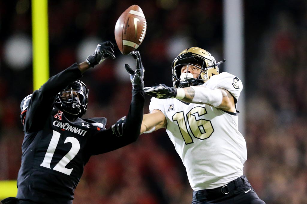 Cincinatti CB Ahmad Gardner defends a pass against a UCF receiver.