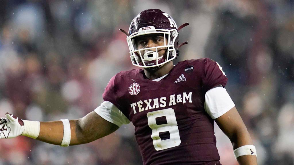 Texas A&M DT DeMarvin Leal wearing the maroon jersey.
