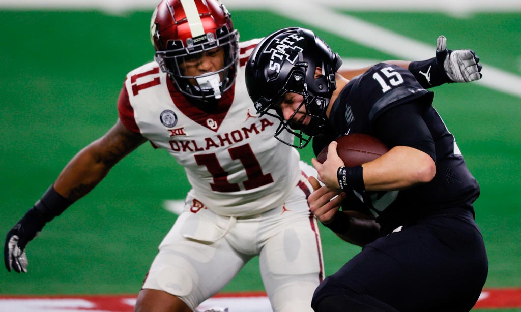 Oklahoma Sooners star Nick Bonitto sacks the QB.
