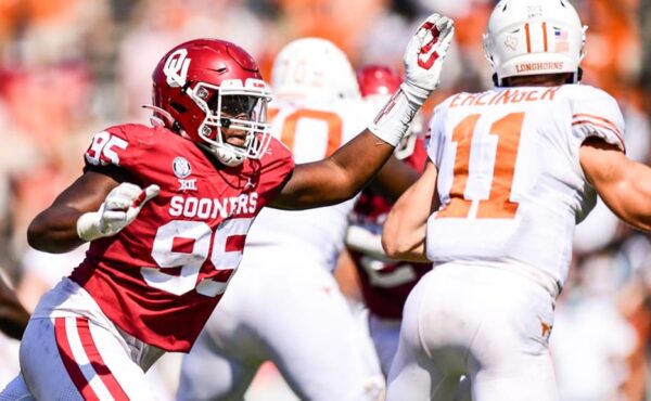 Oklahoma DE Isaiah Thomas