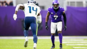 Vikings CB Patrick Peterson covers DK Metcalf.