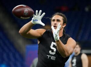 UCLA Tight End Greg Dulcich